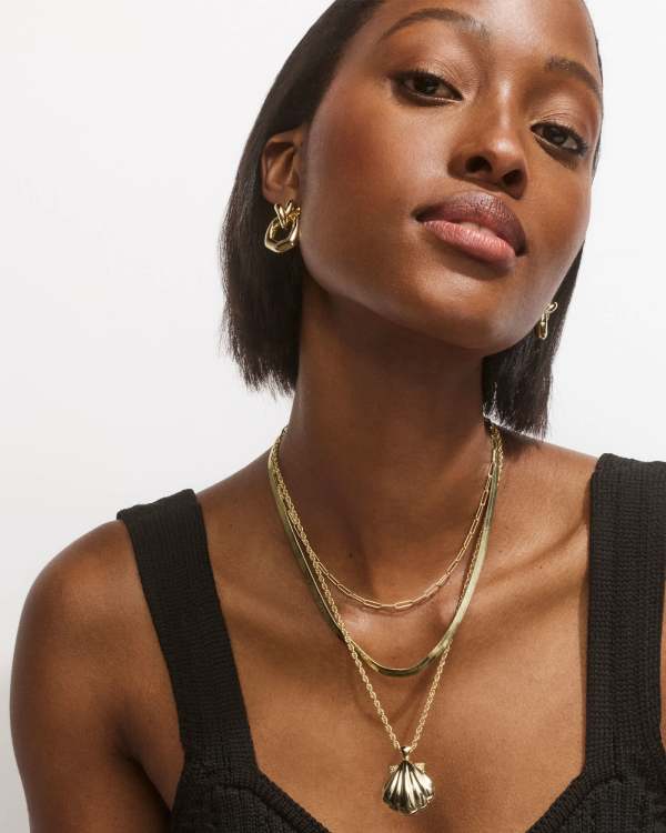 Kassie Chain Necklace in Gold - alternate view