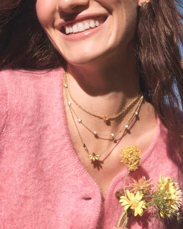 Anya Flower Gold Short Pendant Necklace - alternate view
